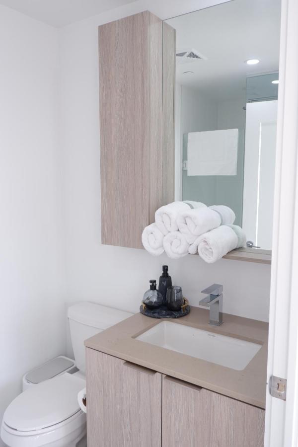 מיסיסאוגה Modern Luxury Waterfront Condo מראה חיצוני תמונה