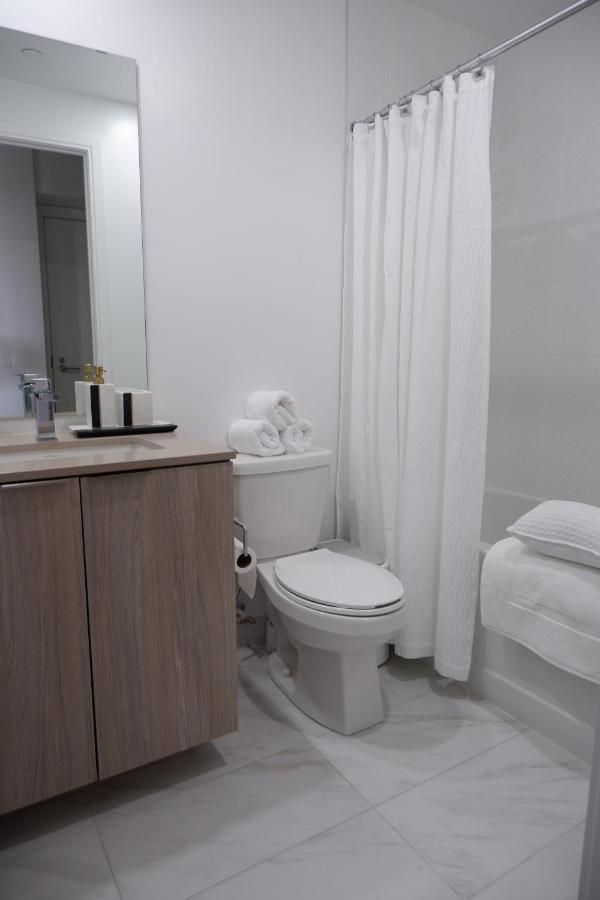 מיסיסאוגה Modern Luxury Waterfront Condo מראה חיצוני תמונה
